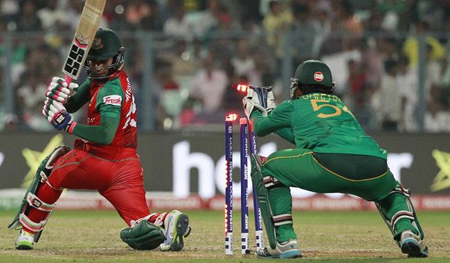 Pakistan wreck Bangladesh in their first World T20 match