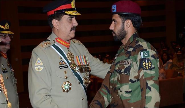 COAS confers military awards on Army personnel