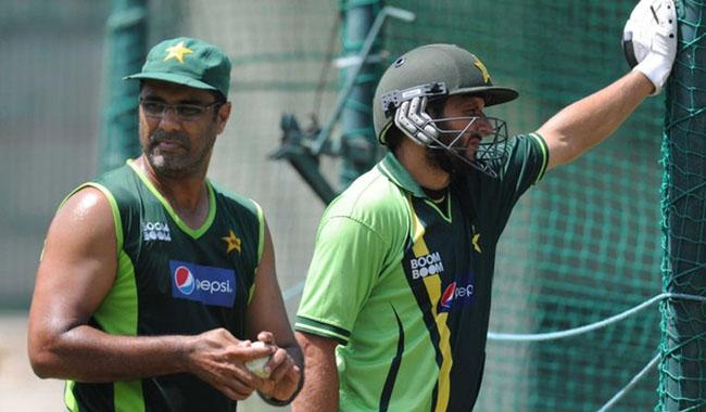 Waqar blames Afridi for green shirts consistent defeats