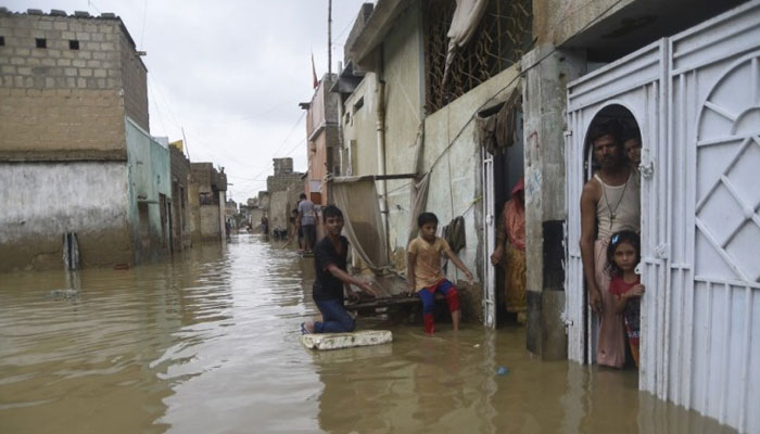 On Karachi's footpaths, misery and commerce live together