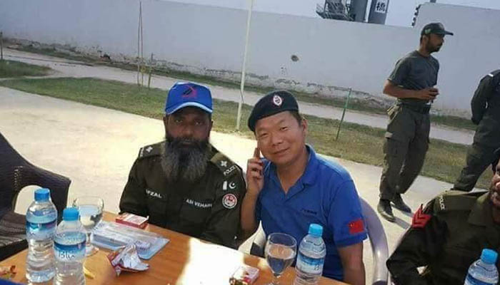 Chinese engineers invite Pakistan police to share meal , 'apologize' for misbehavior