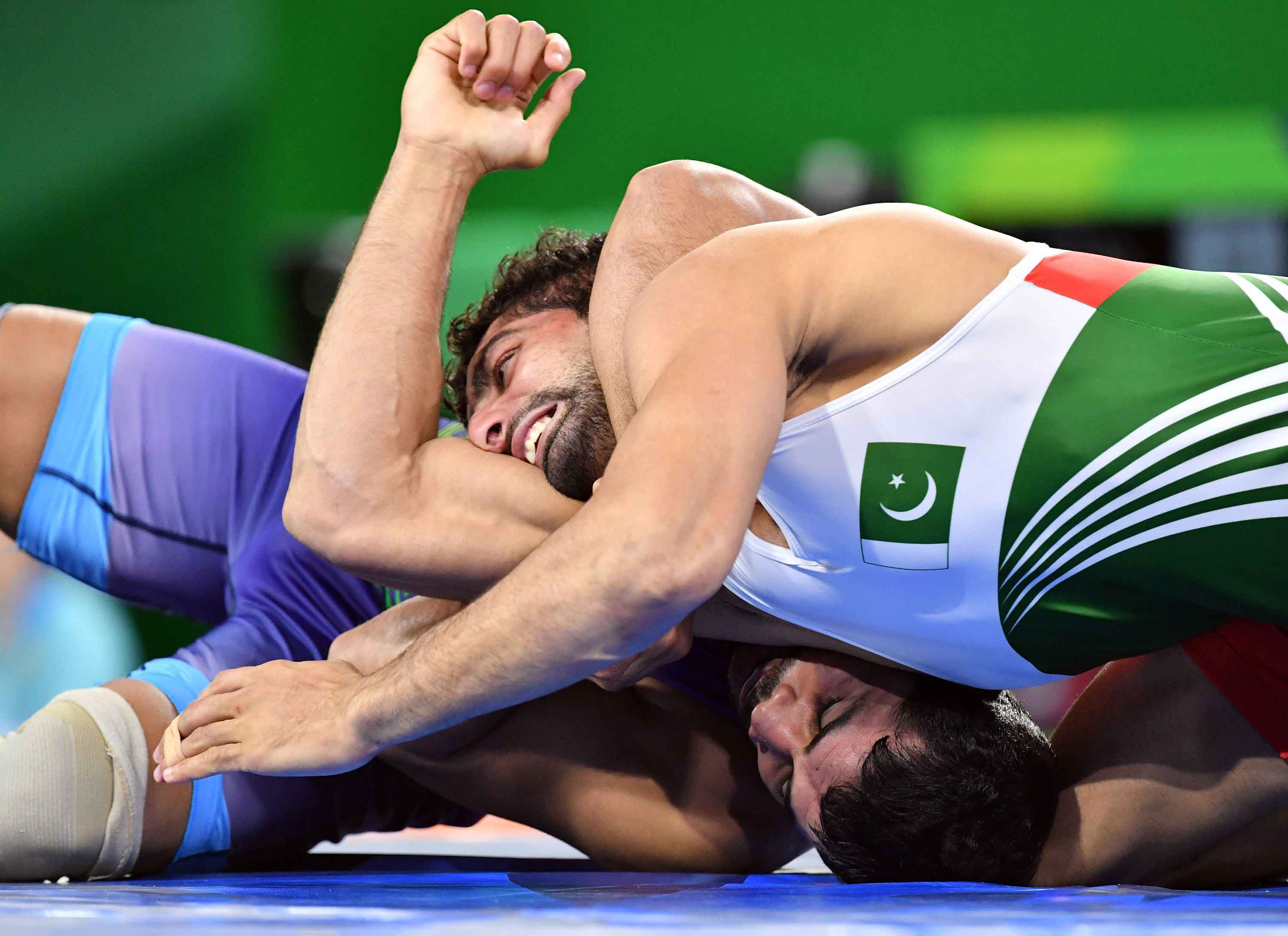 In Pictures: Pakistan's Asad Butt wrestles with India's Kumar Sushil during Commonwealth Games