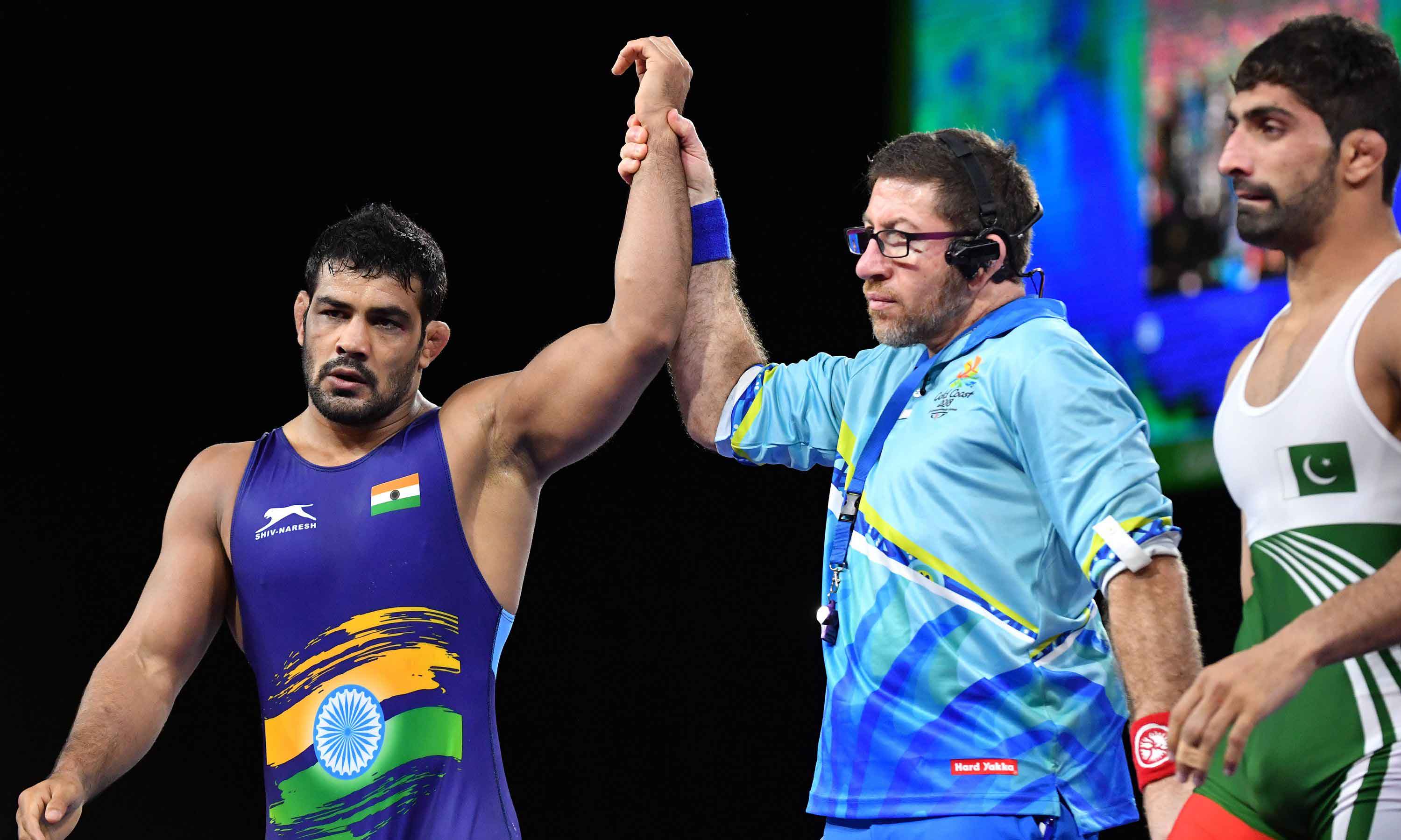 In Pictures: Pakistan's Asad Butt wrestles with India's Kumar Sushil during Commonwealth Games