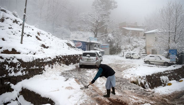 Watch: Pakistans northern areas get heavy snowfall
