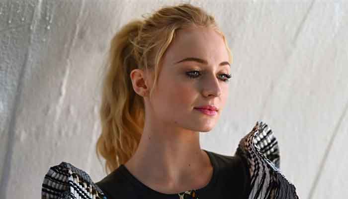 Sophie Turner defends wearing socks-and-sandals combo — just don't call it  a trend