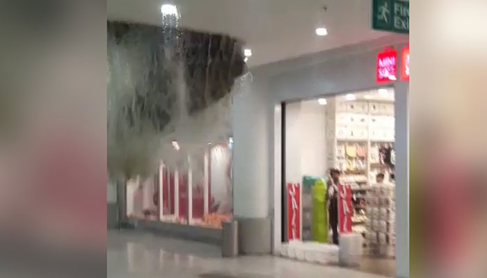 False Ceiling At Karachi S Lucky One Mall Collapses Due To