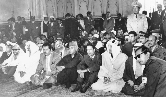 Bhutto with Muslim leaders 