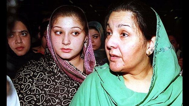 Kulsoom Nawaz (right): Defying a ban on public rallies in 1999.