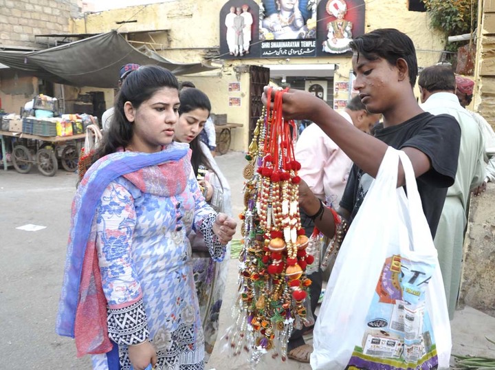 Hindus celebrate Diwali in Karachi
