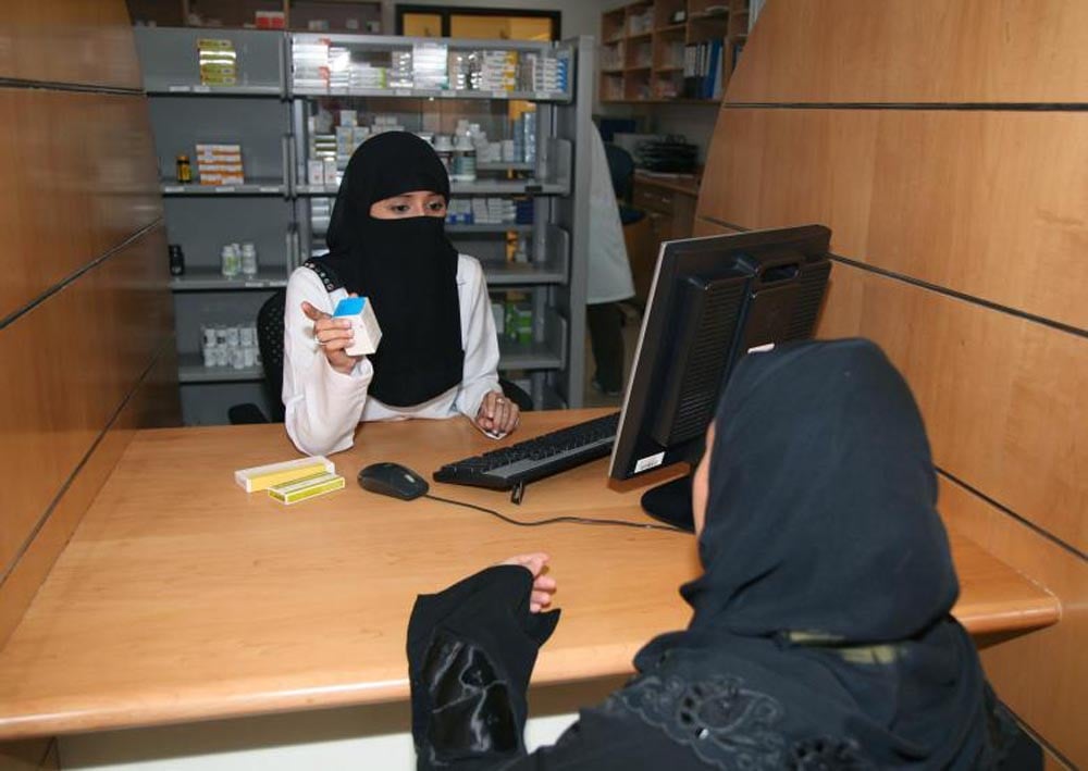 A female pharmacist (R) dispenses medicines at the International Medical Center in Jeddah, June 4, 2007. REUTERS