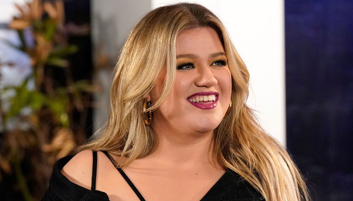 Kelly Clarkson opens up about her kids after their dad passing