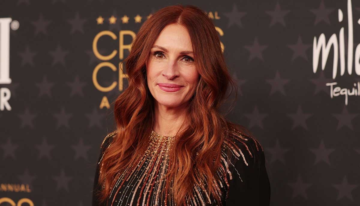 Golden Globes 2026: Julia Roberts gets standing ovation from audience