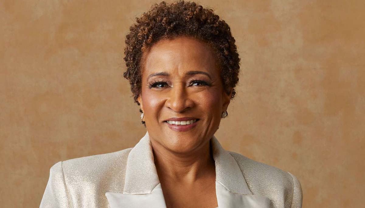 Golden Globes 2026: Wanda Sykes roasts fellow comedian Bill Maher, Ricky Gervais