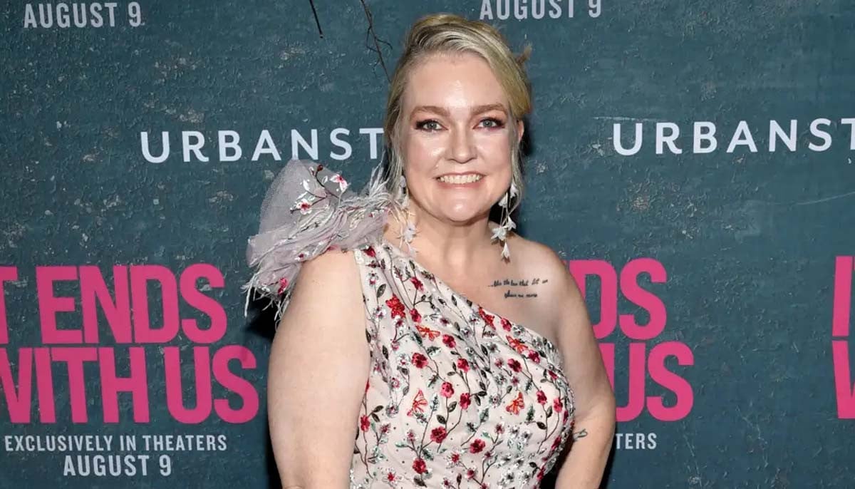 What kind of cancer does Colleen Hoover have and how is she managing it?