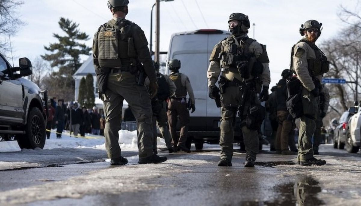 Minneapolis: ICE officer fires bullet after migrant attacks with a shovel