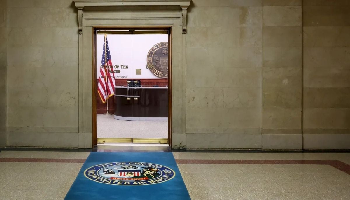 Ex-Chicago mayor hit with lawsuit over unpaid credit card bills