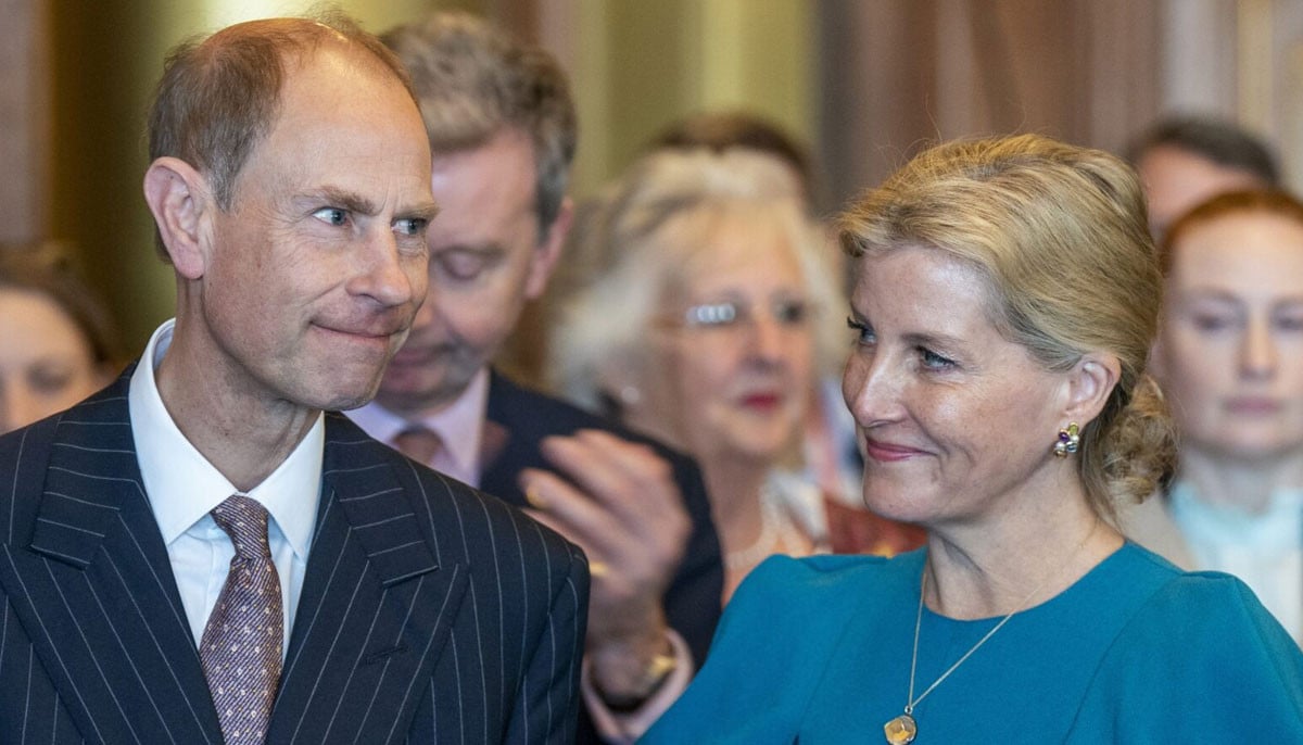 Buckingham Palace gives the spotlight to the Duke and Duchess of Edinburgh: Video