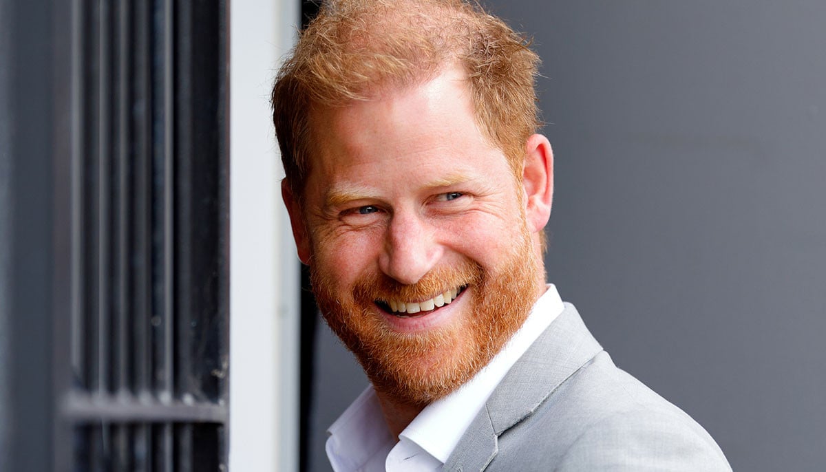 Prince Harry arrives in UK to fight his phone hacking case 