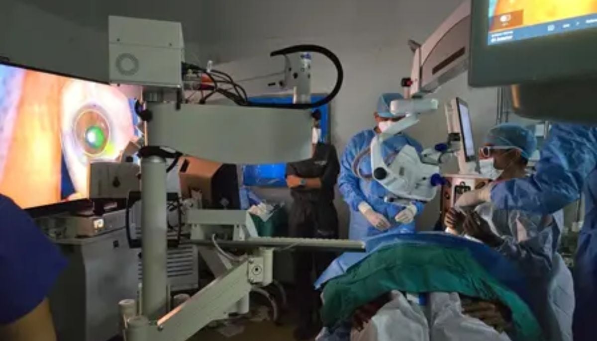 New autonomous robot outperforms human surgeons in ocular precision
