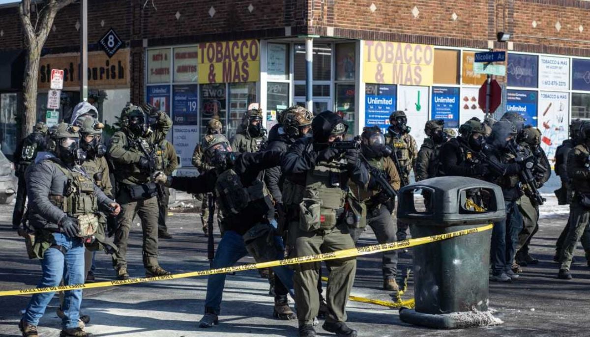 Minneapolis: Man dead after shooting by federal agents captured on video