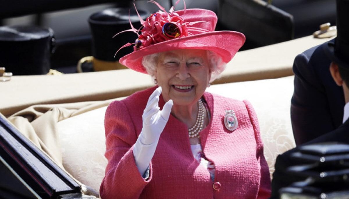 Late Queen Elizabeth unites nation in THIS memorable moment