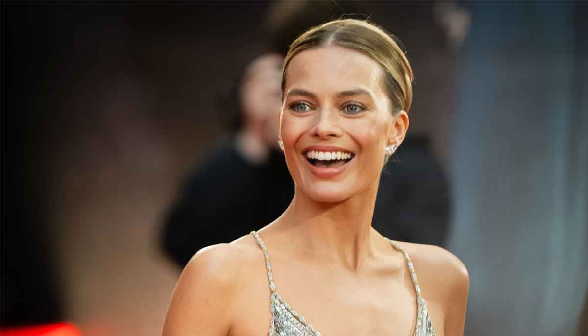 Margot Robbie nods to Victoria Beckham as she promotes 'Wuthering Heights' 