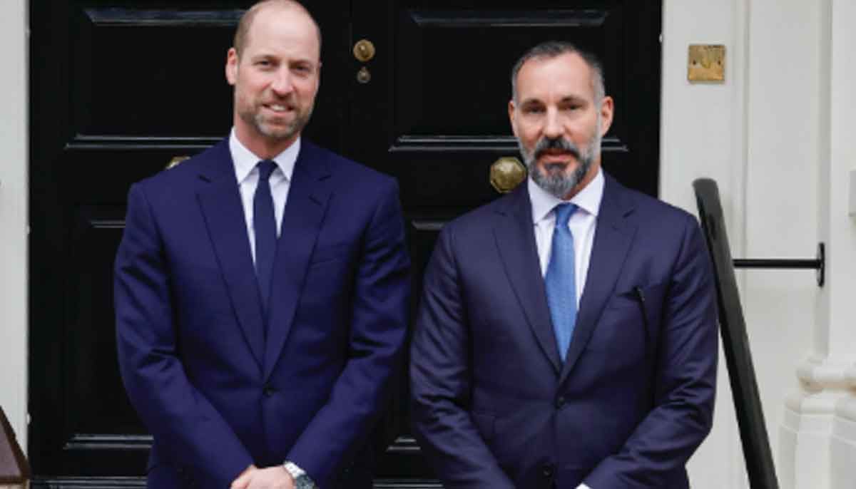 Prince William welcomes The Aga Khan to Kensington Palace 