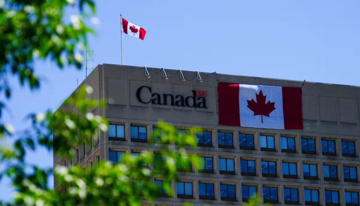 Canadian federal government employees face new return to office rules this summer