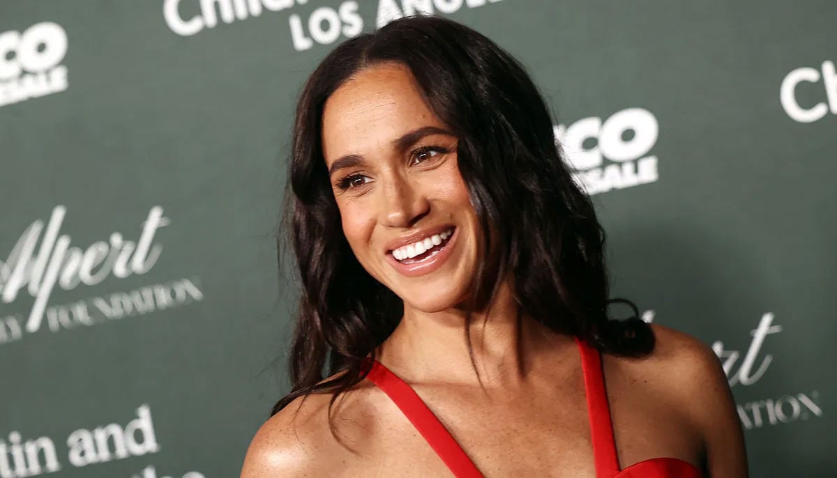 Meghan Markle gives old Hollywood vibes in new photos at glitzy event 