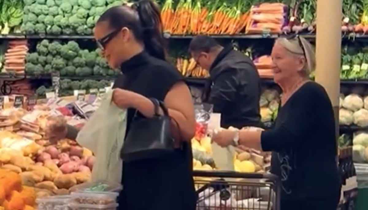 Rihanna leaves elderly woman star-struck in viral grocery store video 