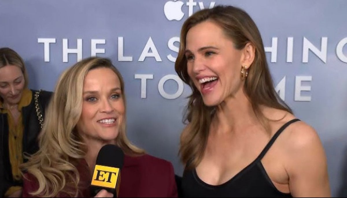 Reese Witherspoon's playful banter with Jennifer Garner at premiere