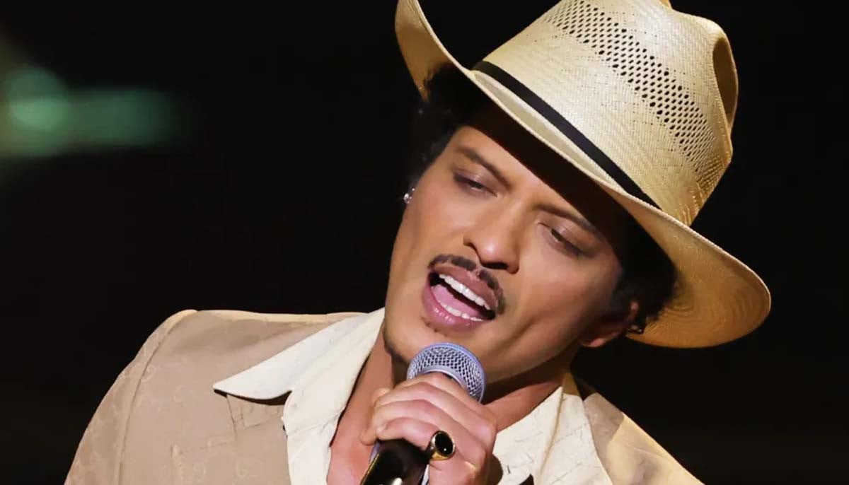 Bruno Mars' Valentine's Day surprise labelled 'classy promo move'