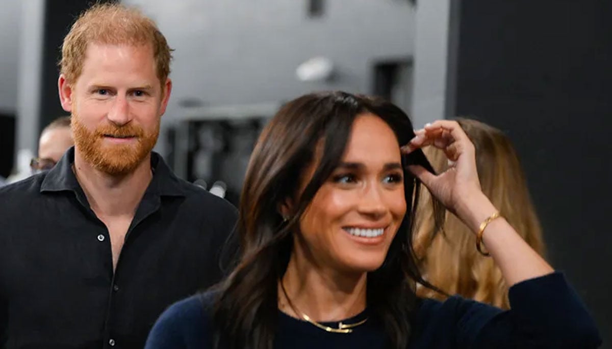 Prince Harry sent secret signals during NBA game & it’s not as it looks: 'His smile doesn’t reach his eyes'