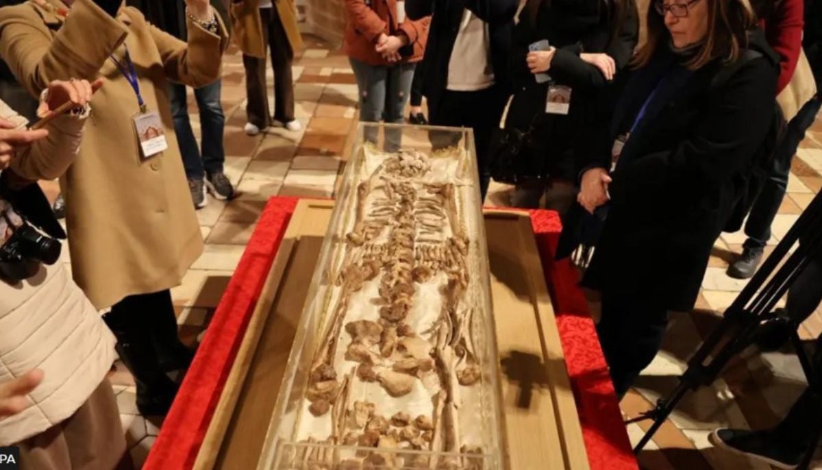 Skeleton of Saint Francis of Assisi’s goes on public display for first time after 800 years Skeleton of Saint Francis of Assisi’s goes on public display for first time after 800 years