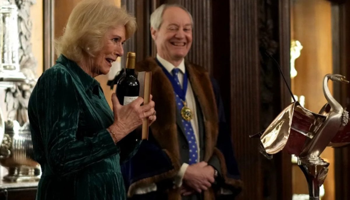 Queen Camilla steps away from Charles to explore family heirloom
