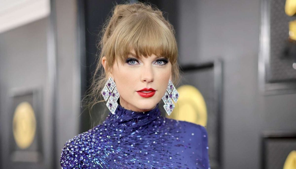 Taylor Swift embraces herself as her career hits major milestone: 'I am blown away'