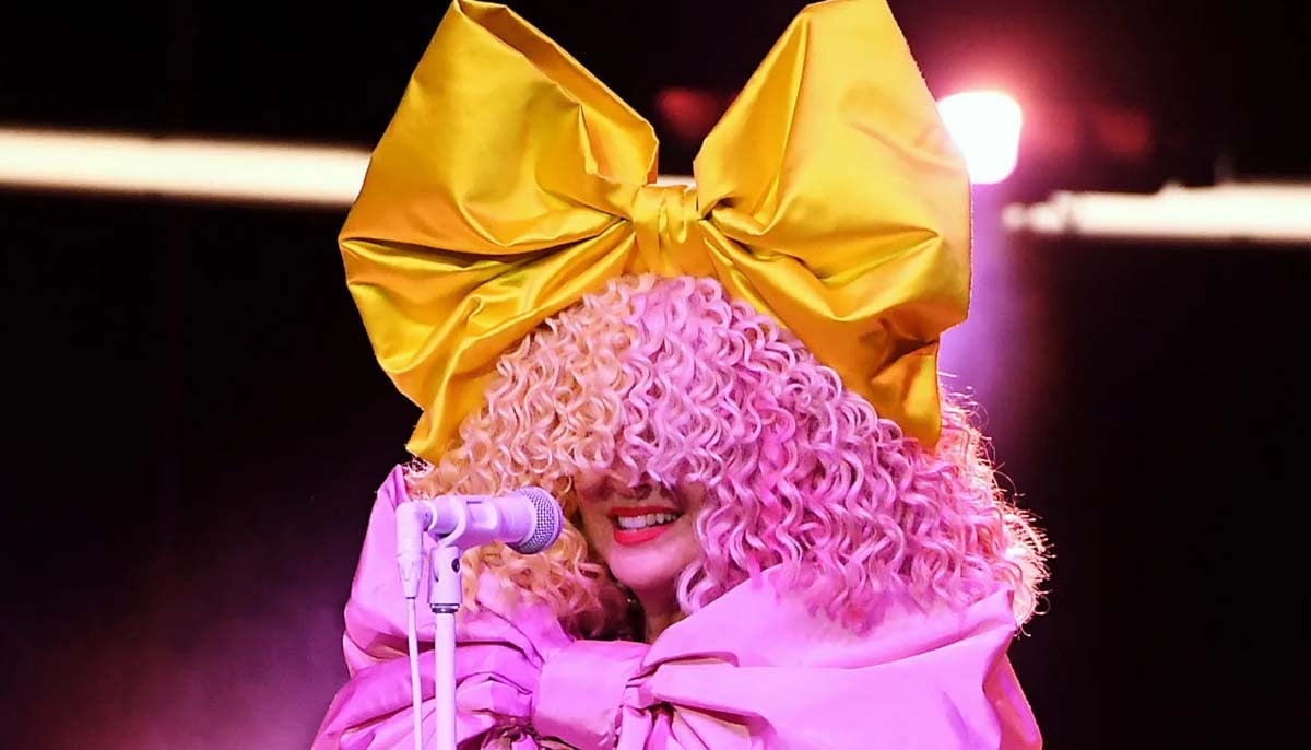 How does Sia manage 'invisible pain' from Ehlers-Danlos syndrome 