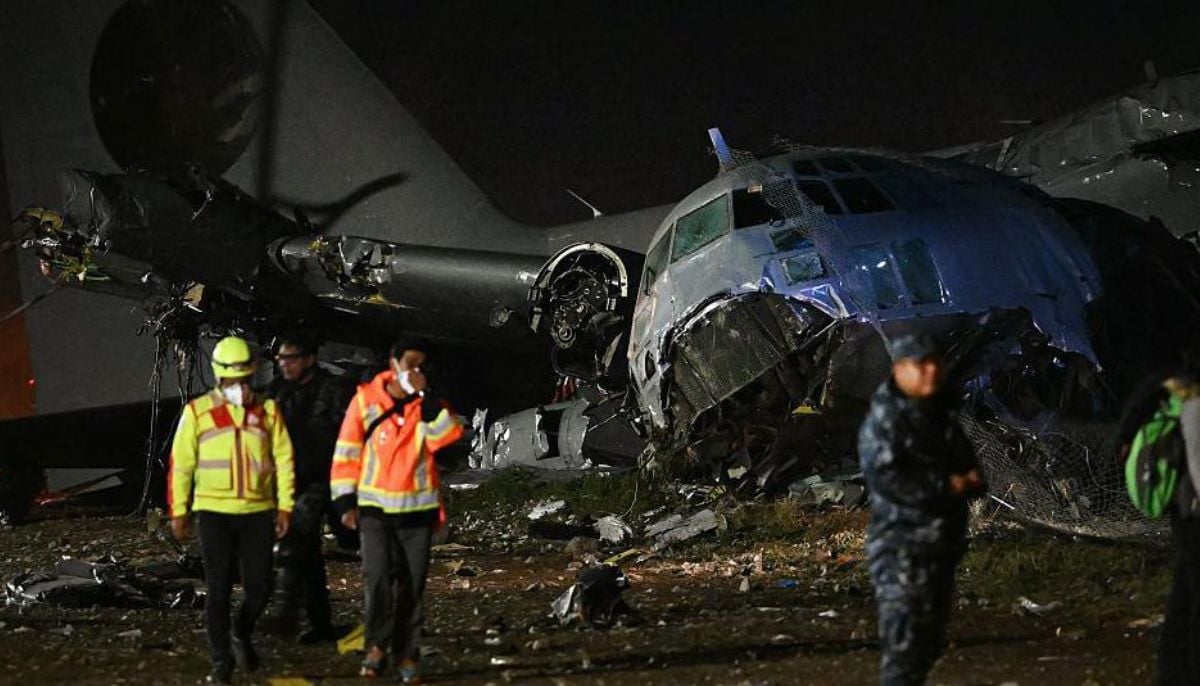 At least 15 dead after military plane carrying new banknotes plunges out of control in Bolivia 