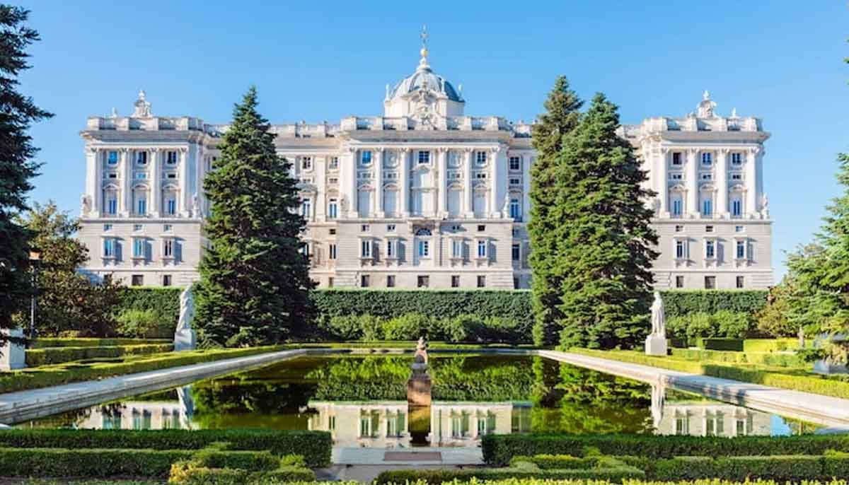 Royal stuck in Middle East amid war 