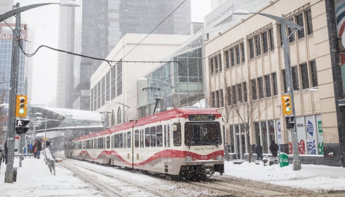 Heavy snow warning issued as Calgary braces for extreme weather, difficult travel conditions