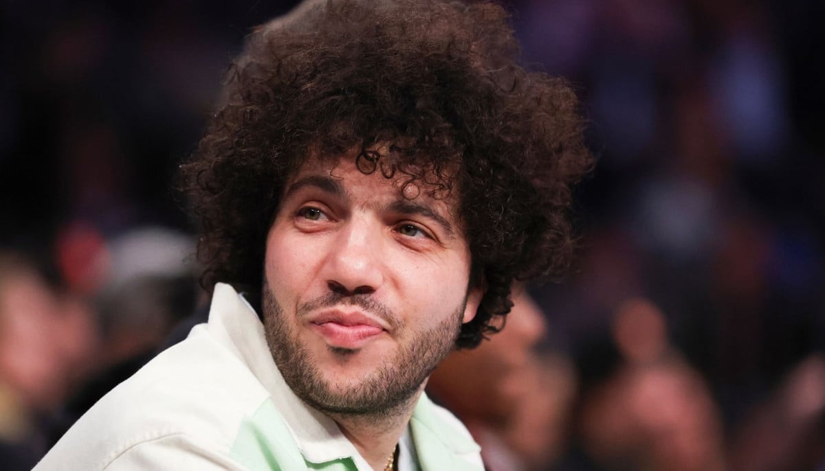 Benny Blanco clarifies his hygiene status: ‘I smell good’