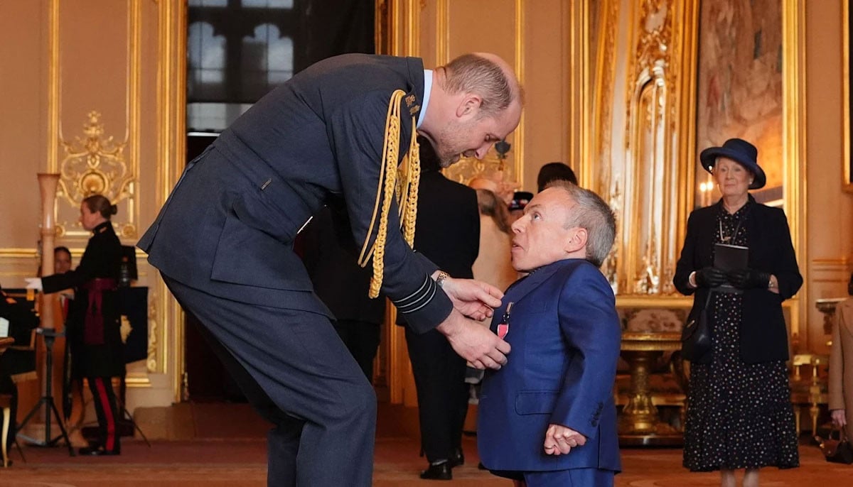 Prince William honours 'Harry Potter' star Warwick Davis
