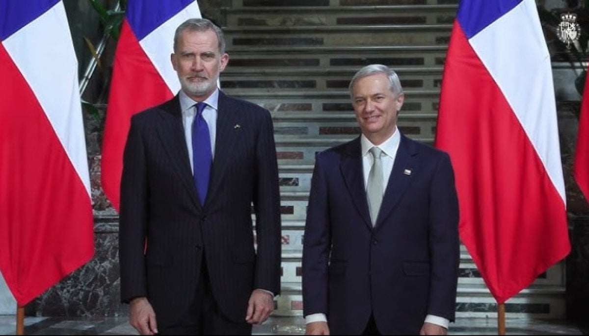 King Felipe lands in Bolivia ahead of meaningful talks without Letizia