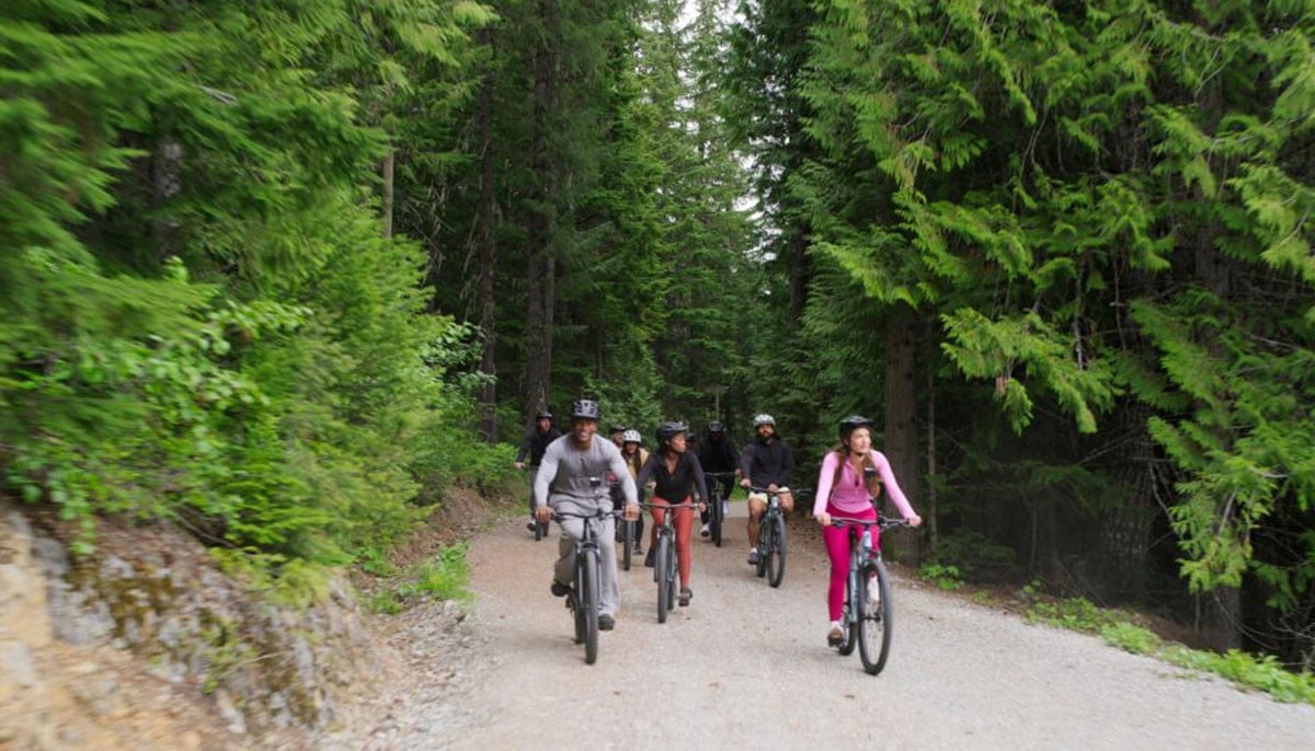 Where does 'Age of Attraction' take place? 