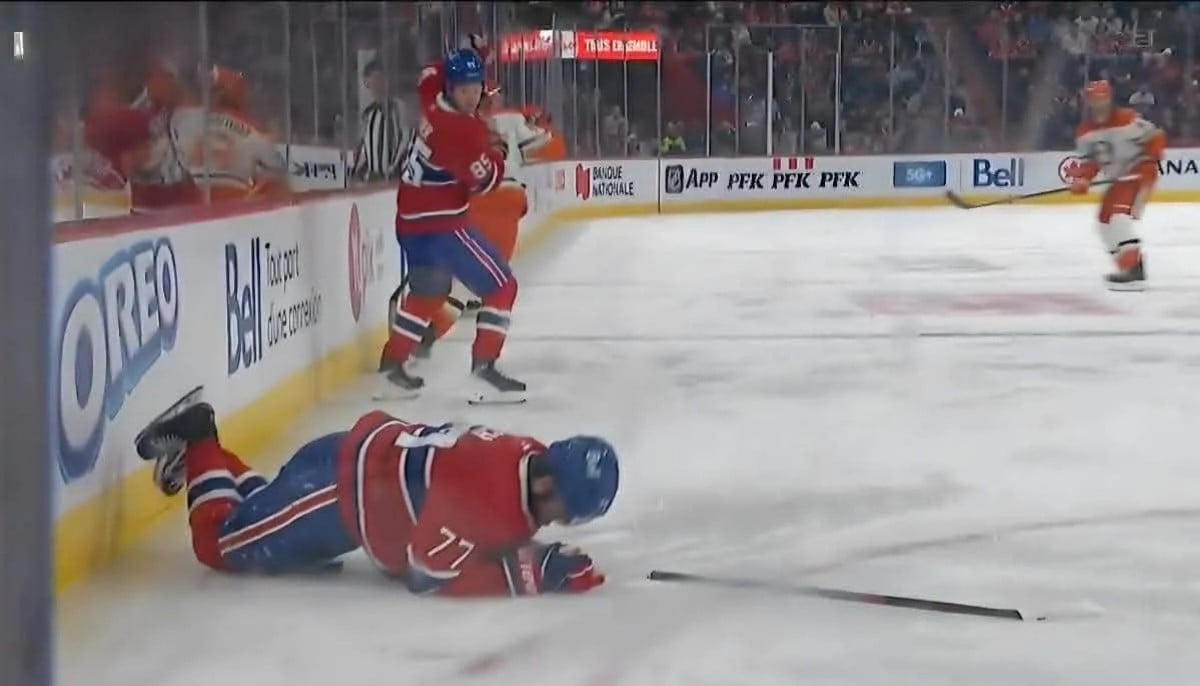 Ducks vs Canadiens injury update: Kirby Dach leaves ice following heavy hit