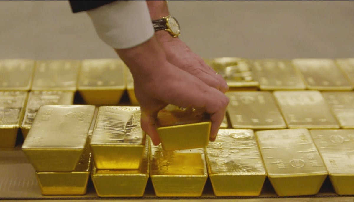 Gold price drops sharply despite global tensions, marking biggest weekly fall since 1983 Gold price drops sharply despite global tensions, marking biggest weekly fall since 1983