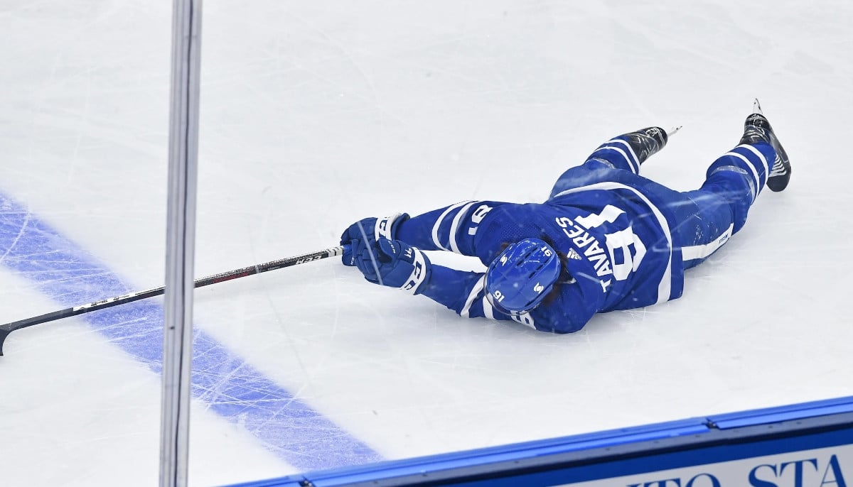 John Tavares hit leads to major penalty as Bruins coach stands by Zadorov in tight loss