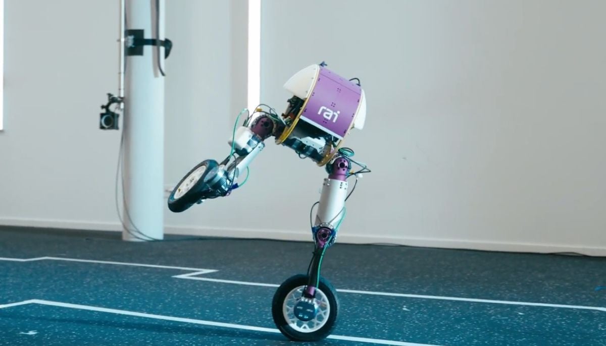 Legs or wheels? Meet ‘roadrunner’ robot chooses both for ultimate versatility