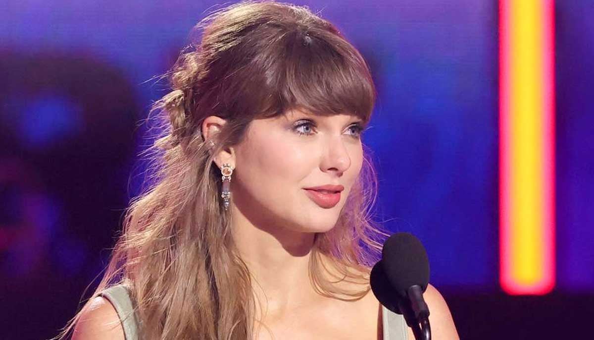 Taylor Swift makes rare plea while accepting top honor at 2026 iHeartRadio Awards
