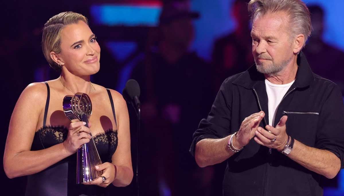 2026 iHeartRadio Awards: Teddi Mellencamp pays tribute to dad John amid health crisis